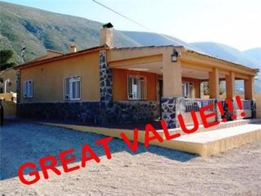 Villa / Detached for sale in Almudaina (Valencia)