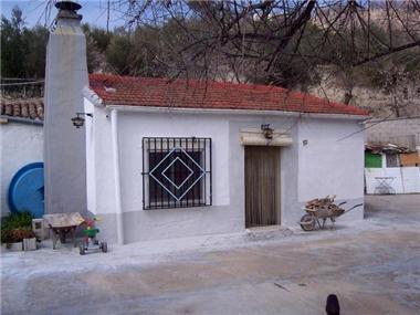 Villa / Detached for sale in Millena (Valencia)