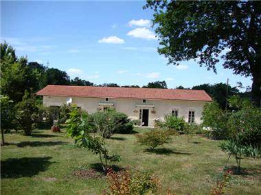 Villa for sale in Chevanceaux (Poitou-Charentes)