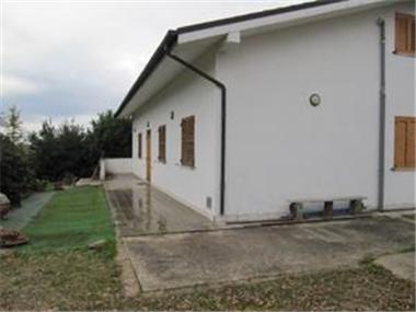 Villa for sale in Citta Sant'Angelo (Regione Abruzzo)