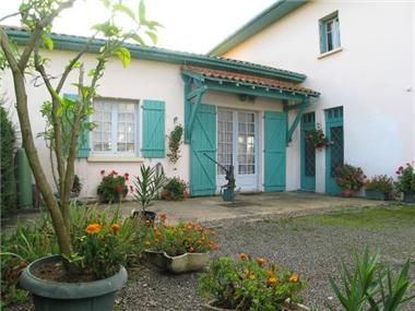 Villa for sale in Lansac (Midi-Pyrenees)