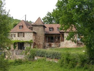Group Of Buildings for sale in Brignac-la-Plaine (Region Limousin)