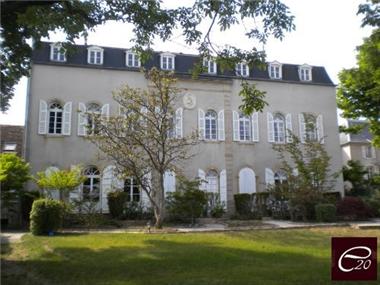 Chateau for sale in Buxy (Bourgogne)