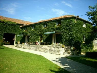 Stone House for sale in Ruffec (Poitou-Charentes)