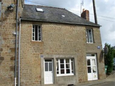 Cottage for sale in Ernee (Region Pays de la Loire)