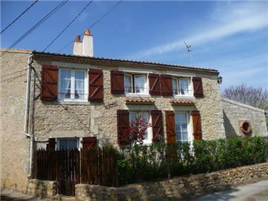 Old House for sale in Airvault (Poitou-Charentes)