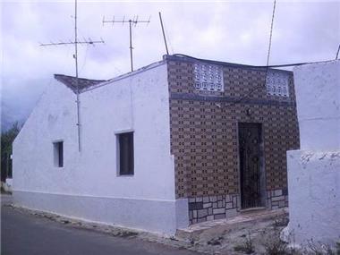 Villa / Townhouse for sale in Luz (Faro)