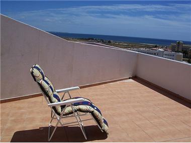 Apartment       for sale in Meia Praia (Faro)