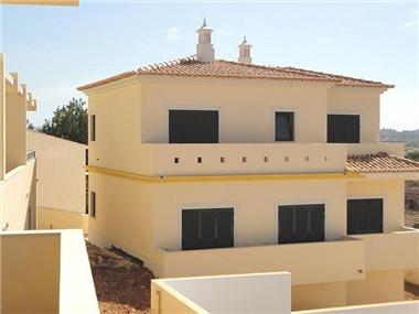 Villa / Townhouse for sale in Alcantarilha (Faro)