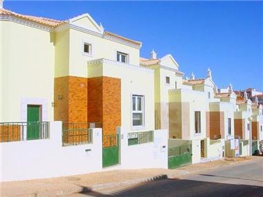 Villa / Townhouse for sale in Alcantarilha (Faro)