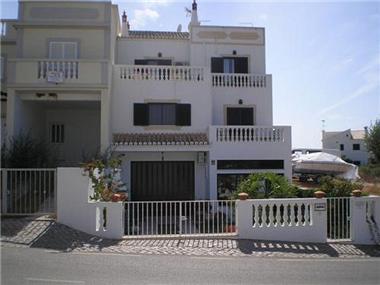 Villa / Townhouse for sale in Moncarapacho (Faro)
