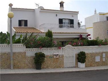 Villa / Townhouse for sale in Quelfes (Faro)