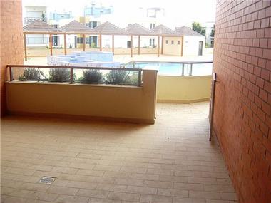 Apartment       for sale in Meia Praia (Faro)