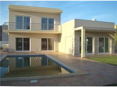 Villa / Townhouse for sale in Alcantarilha (Faro)
