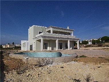 Villa / Townhouse for sale in Vale Covo (Faro)