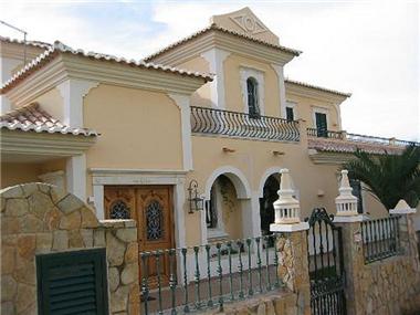 Villa / Townhouse for sale in Boliqueime (Faro)