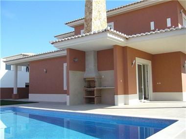 Villa / Townhouse for sale in Atalaia (Faro)