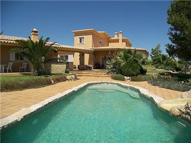 Villa / Townhouse for sale in Benagil (Faro)