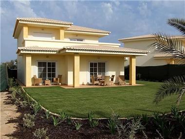 Villa / Townhouse for sale in Atalaia (Faro)