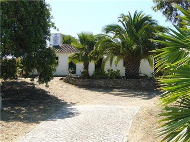 Villa / Townhouse for sale in Espiche (Faro)