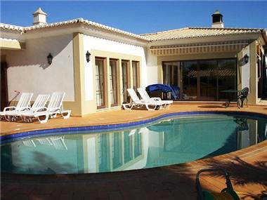 Villa / Townhouse for sale in Almadena (Faro)