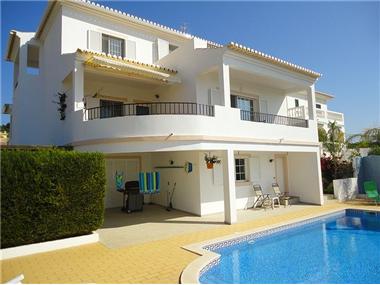 Villa / Townhouse for sale in Albardeira (Faro)