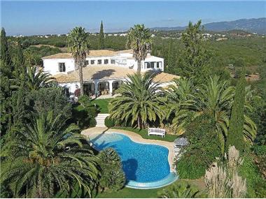 Villa / Townhouse for sale in Alcalar (Faro)