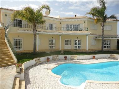 Villa / Townhouse for sale in Atalaia (Faro)