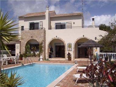 Villa / Townhouse for sale in Monte Canelas (Faro)