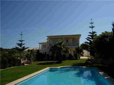 Villa / Townhouse for sale in Atalaia (Faro)