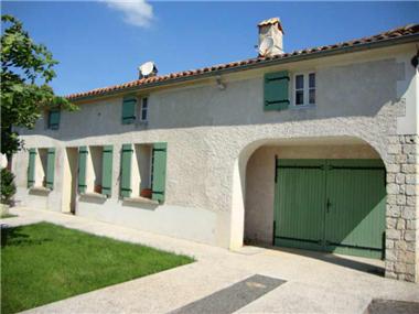 House for sale in Baignes-Sainte-Radegonde (Poitou-Charentes)