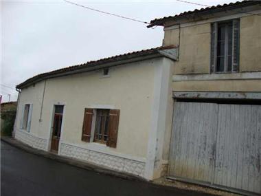 Old House for sale in Baignes-Sainte-Radegonde (Poitou-Charentes)