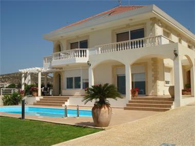 Detached Villa for sale in Ayios Tykhonas (Limassol)