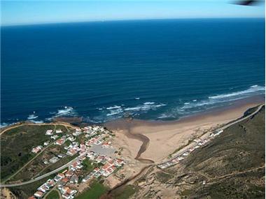Villa / Townhouse for sale in Praia de Monte Cl�rigo (Faro)