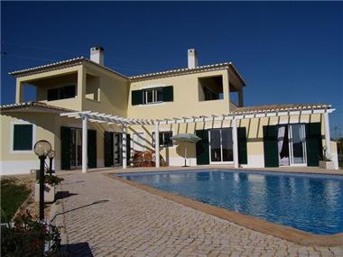 Villa / Townhouse for sale in Sargacal (Faro)