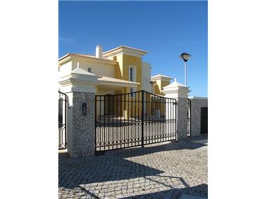 Villa / Townhouse for sale in Colina Da Atalaia (Faro)