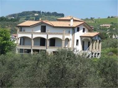Villa for sale in Citta Sant'Angelo (Regione Abruzzo)