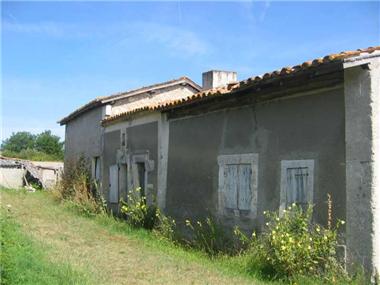 Renovation for sale in Boscamnant (Poitou-Charentes)
