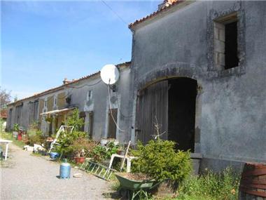 Old House for sale in Boscamnant (Poitou-Charentes)