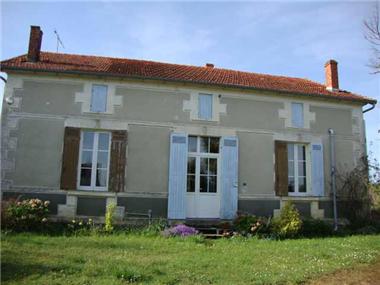Old House for sale in Boscamnant (Poitou-Charentes)