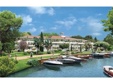 Apartment       for sale in Mandelieu-la-Napoule (Provence-Alpes-Cote d'Azur)
