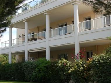 Apartment       for sale in Mandelieu-la-Napoule (Provence-Alpes-Cote d'Azur)