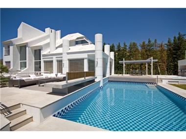 Villa for sale in Nueva Andalucia (Andalucia)