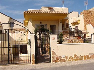 Villa / Detached for sale in Guardamar (Valencia)