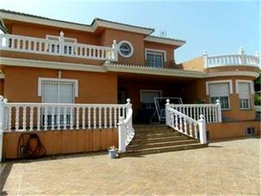 Villa for sale in Alhaurin de la Torre (Andalucia)