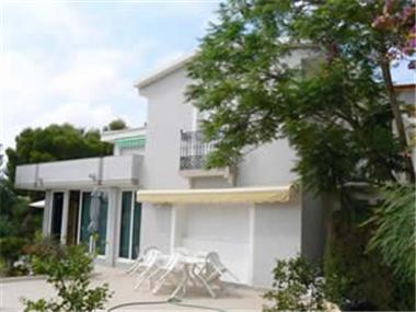 Villa / Detached for sale in Campoamor (Valencia)