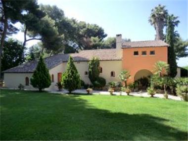 Villa for sale in Antibes (Provence-Alpes-Cote d'Azur)