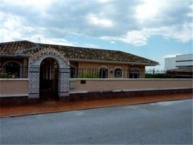 Villa for sale in El Chaparral (Andalucia)