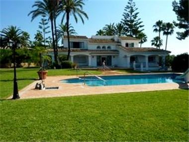 Villa for sale in Calahonda (Andalucia)