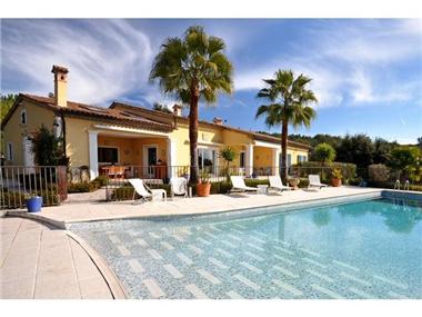 Detached House for sale in Roquefort-les-Pins (Provence-Alpes-Cote d'Azur)